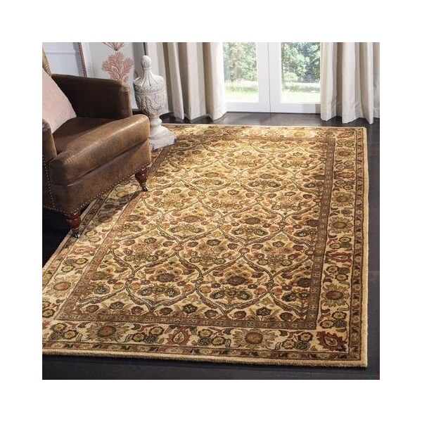 Safavieh 3 ft.-6 in. x 3 ft.-6 in. Round Traditional Antiquity- Gold Hand Tufted Rug - AT51C-4R