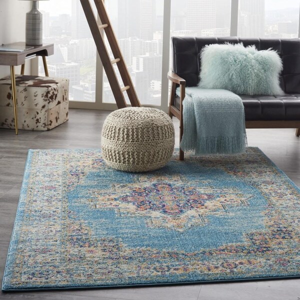Homeroots 4 x 6 ft. Light Blue Distressed Medallion Area Rug - 385332