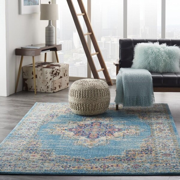 Homeroots 4 x 6 ft. Light Blue Distressed Medallion Area Rug - 385332