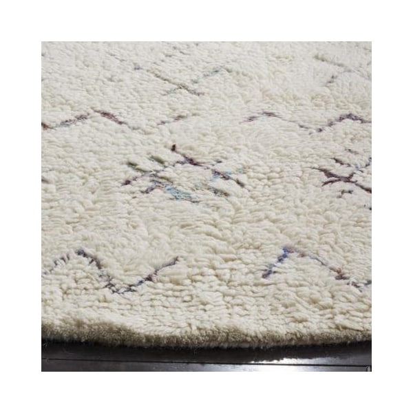 Safavieh 4 x 6 ft. Casablanca Hand Tufted Small Rectangle Area RugIvory & Multicolor - CSB213A-4
