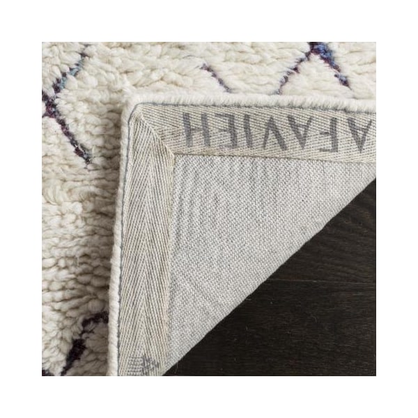 Safavieh 4 x 6 ft. Casablanca Hand Tufted Small Rectangle Area RugIvory & Multicolor - CSB213A-4