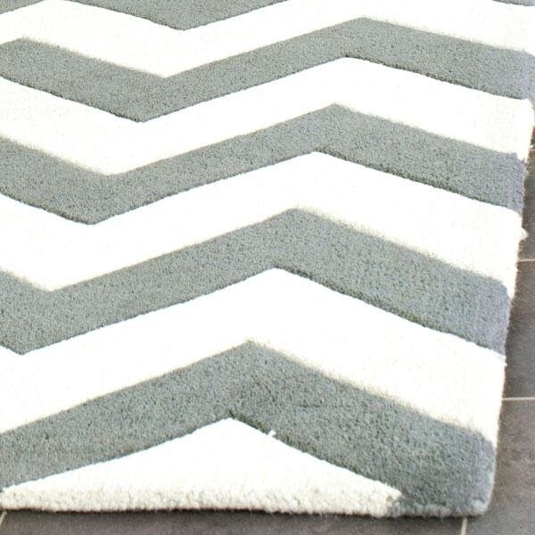 Safavieh Chatham Hand Tufted Accent Rug- Dark Grey - Ivory- 2 x 3 ft. - CHT715D-2