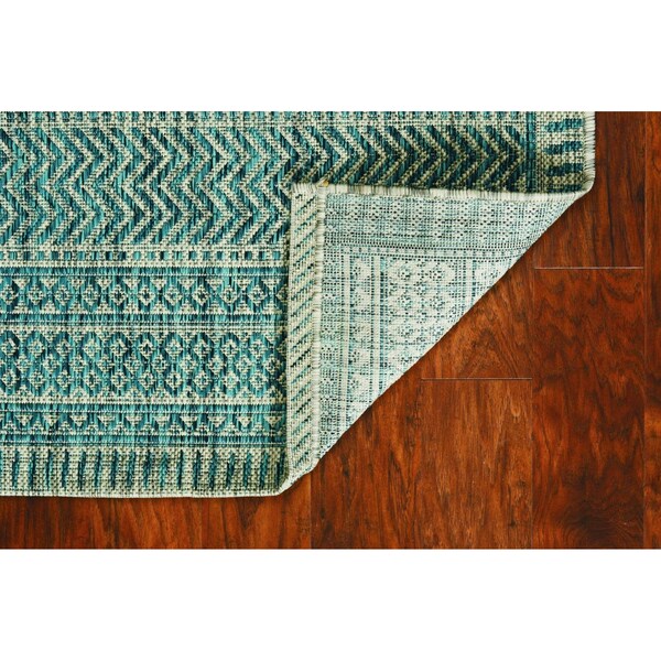 Homeroots 47 x 31 in. Teal Polypropylene Rug - 375203
