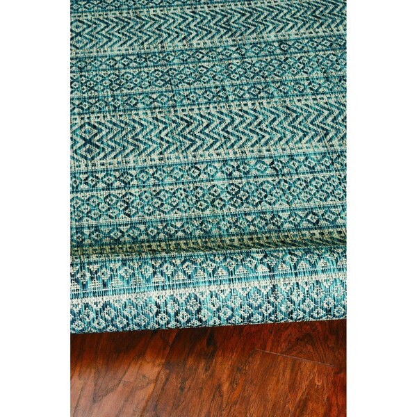 Homeroots 47 x 31 in. Teal Polypropylene Rug - 375203
