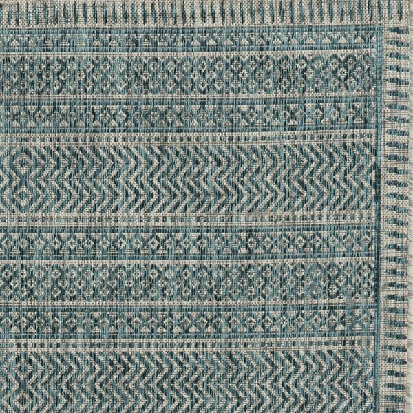 Homeroots 47 x 31 in. Teal Polypropylene Rug - 375203