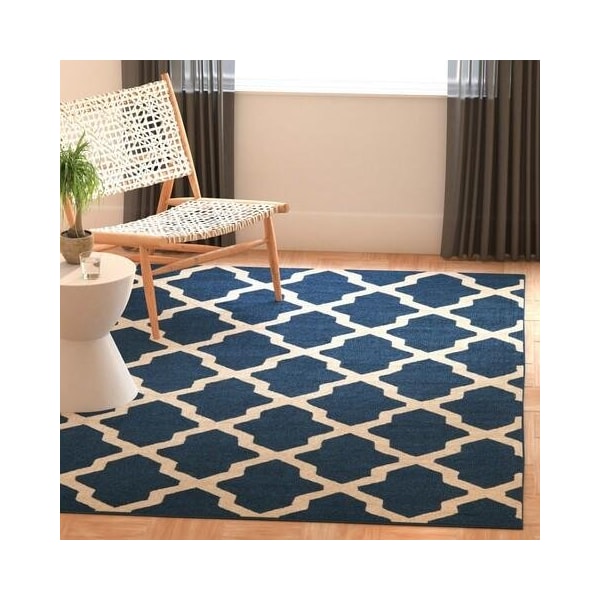 Safavieh 5 x 8 ft. Medium Rectangle Transitional Cambridge- Navy Blue and Ivory Hand Tufted Rug - CAM121G-5