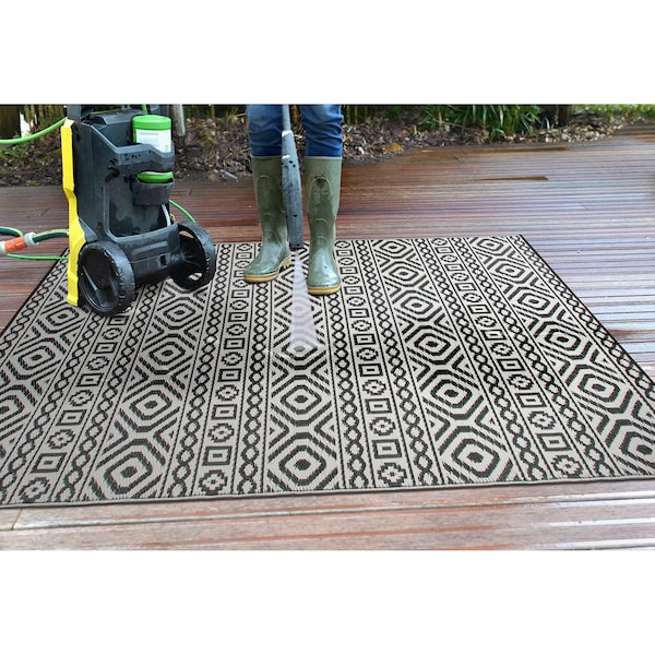 World Rug Gallery Contemporary Geometric Reversible Plastic 5' X 7' Black Outdoor Rug - 6059BLACK5X7
