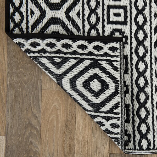 World Rug Gallery Contemporary Geometric Reversible Plastic 5' X 7' Black Outdoor Rug - 6059BLACK5X7