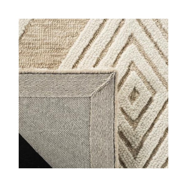 Safavieh 4 x 6 ft. Contemporary Blossom Hand Tufted Area RugBeige & Ivory - BLM111B-4