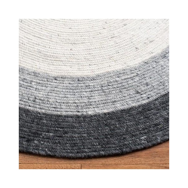 Safavieh 4 x 4 ft. Braided Hand Woven Round RugGrey & Ivory - BRD903A-4R