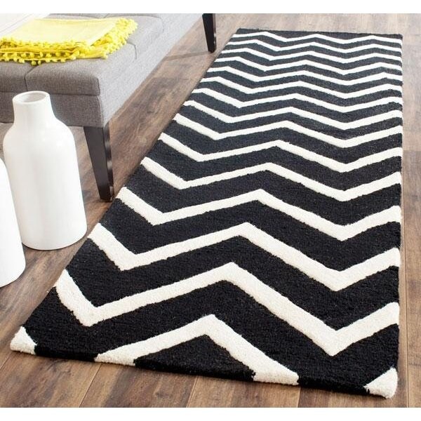 Safavieh Cambridge Hand Tufted Rectangle RugBlack & Ivory 5 x 8 ft. - CAM714K-5