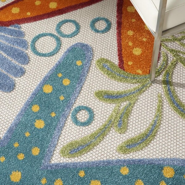 Homeroots 5 ft. Round Multi Color Indoor & Outdoor Area Rug - 385091