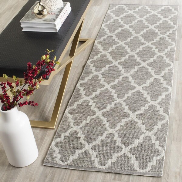Safavieh 2 ft. 6 in. x 4 ft. Montauk Hand Woven Runner Area RugGrey & Ivory - MTK810A-24