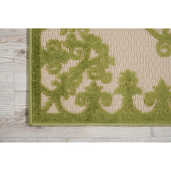 Homeroots 3 x 4 ft. Green Medallion Indoor & Outdoor Area Rug - 384736
