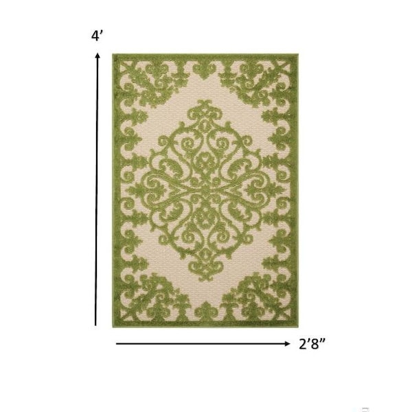 Homeroots 3 x 4 ft. Green Medallion Indoor & Outdoor Area Rug - 384736