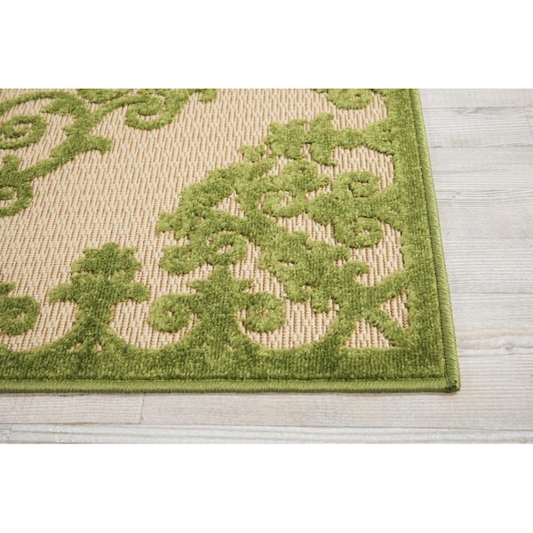 Homeroots 3 x 4 ft. Green Medallion Indoor & Outdoor Area Rug - 384736