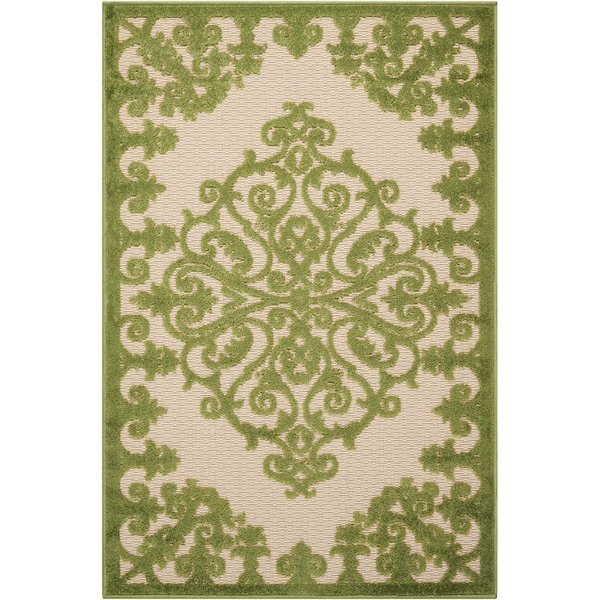 Homeroots 3 x 4 ft. Green Medallion Indoor & Outdoor Area Rug - 384736