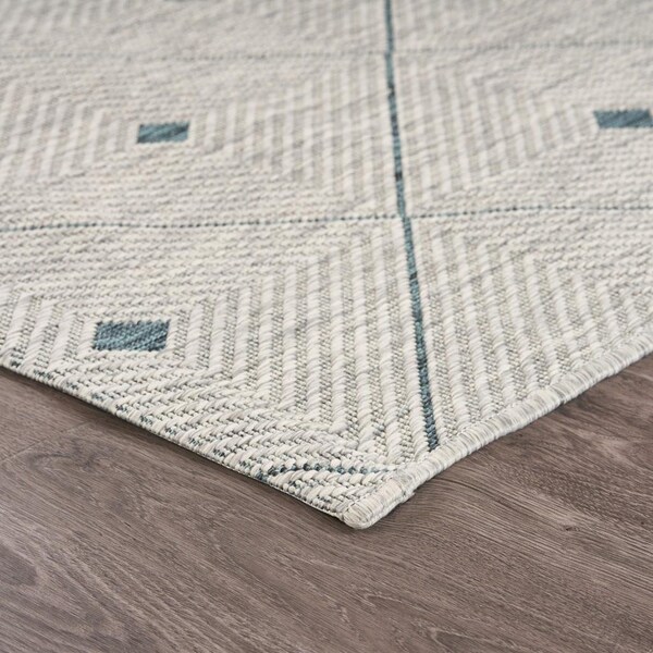 Homeroots 5 x 8 ft. Blue Diamonds Indoor & Outdoor Area Rug - 396239