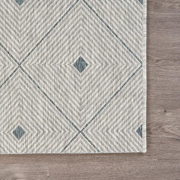 Homeroots 5 x 8 ft. Blue Diamonds Indoor & Outdoor Area Rug - 396239