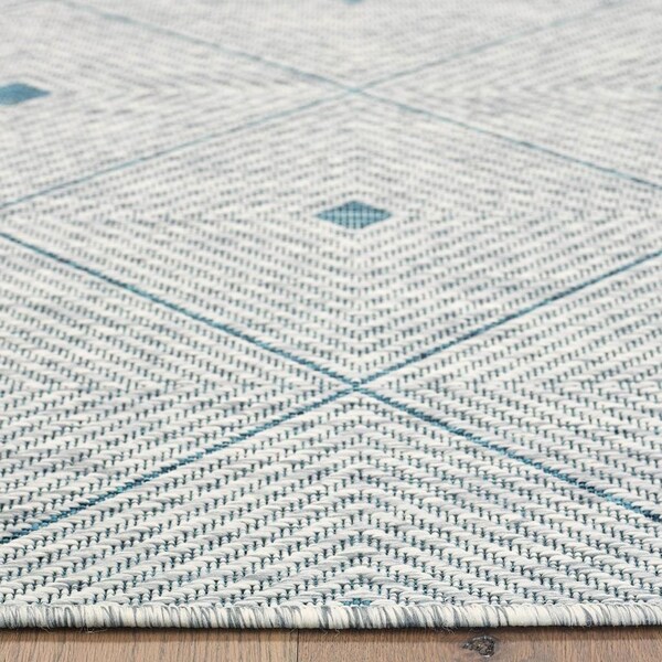 Homeroots 5 x 8 ft. Blue Diamonds Indoor & Outdoor Area Rug - 396239