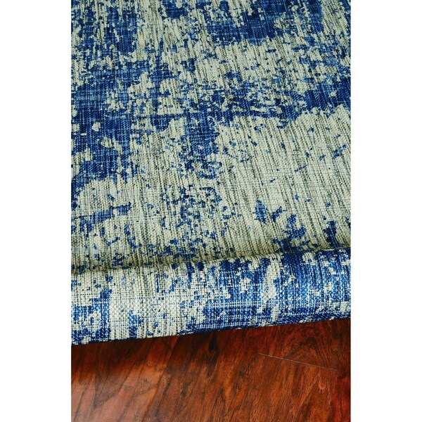 Homeroots 5 ft. 3 in. x 7 ft. 7 in. UV-Treated Polypropylene Grey & Denim Area Rug - 353955