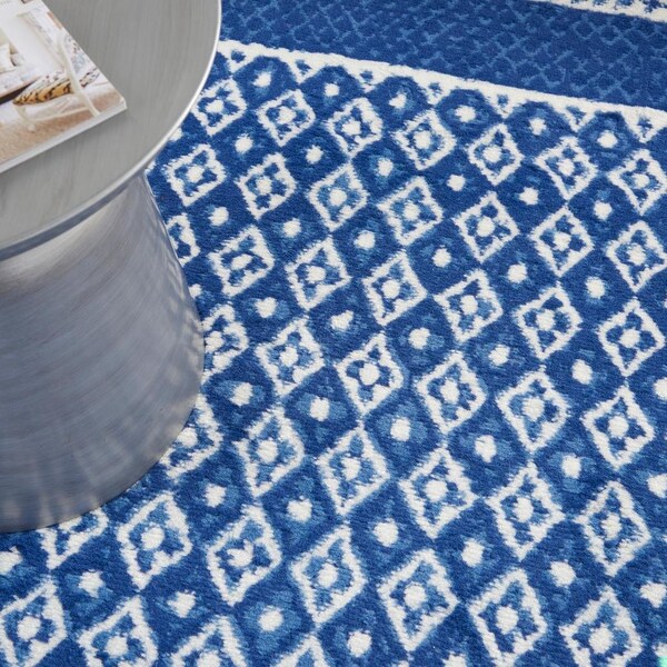 Homeroots 4 x 6 ft. Navy & Ivory Geometric Area Rug - 385883