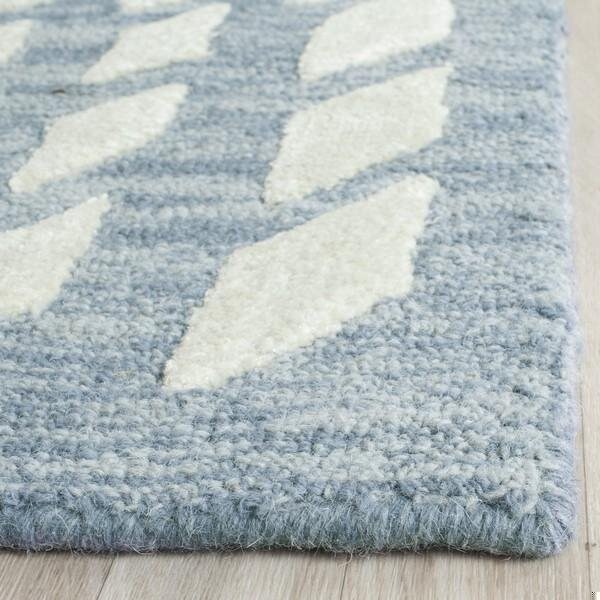 Safavieh Bella Hand Tufted Accent Rug, Blue and Ivory - 2 x 3 ft. - BEL126A-2