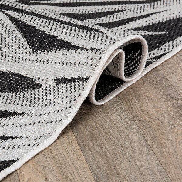 World Rug Gallery Tropical Leaves Nature Inspired Indoor/Outdoor Area Rug 5' x 7' Black - 4030BLACK5X7