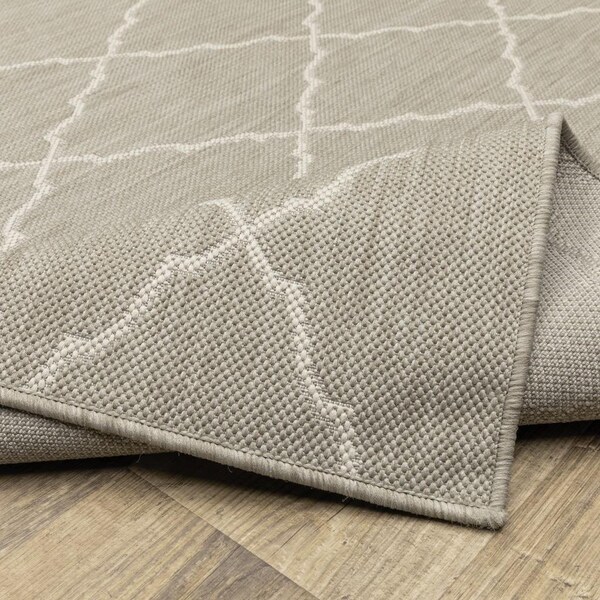 Homeroots 3 x 5 ft. Gray & Ivory Trellis Indoor & Outdoor Area Rug - 389548