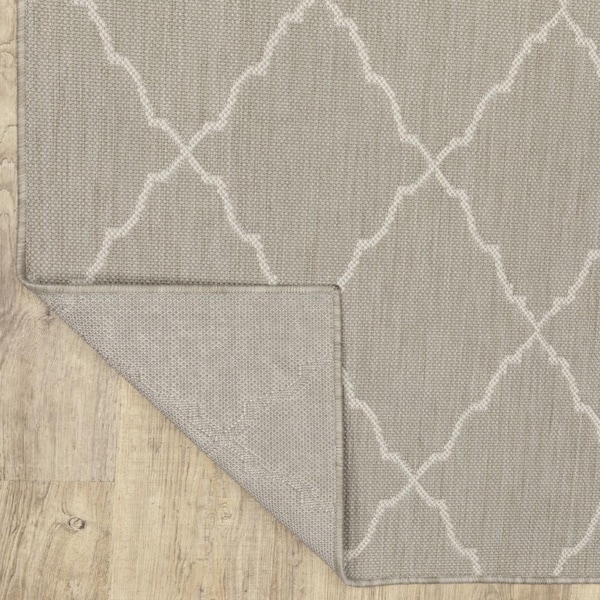 Homeroots 3 x 5 ft. Gray & Ivory Trellis Indoor & Outdoor Area Rug - 389548