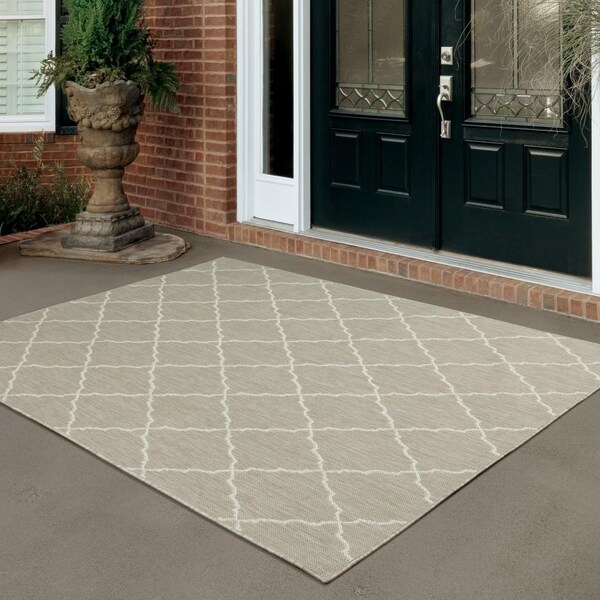 Homeroots 3 x 5 ft. Gray & Ivory Trellis Indoor & Outdoor Area Rug - 389548