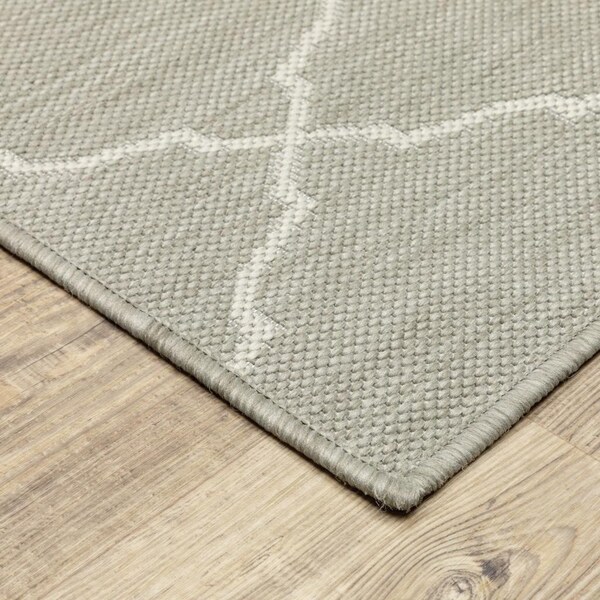 Homeroots 3 x 5 ft. Gray & Ivory Trellis Indoor & Outdoor Area Rug - 389548