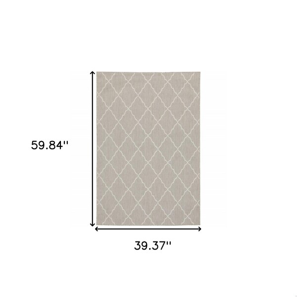 Homeroots 3 x 5 ft. Gray & Ivory Trellis Indoor & Outdoor Area Rug - 389548