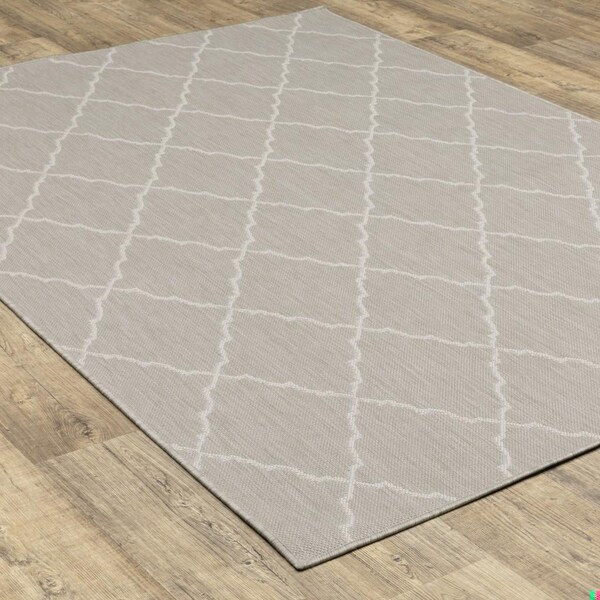 Homeroots 3 x 5 ft. Gray & Ivory Trellis Indoor & Outdoor Area Rug - 389548