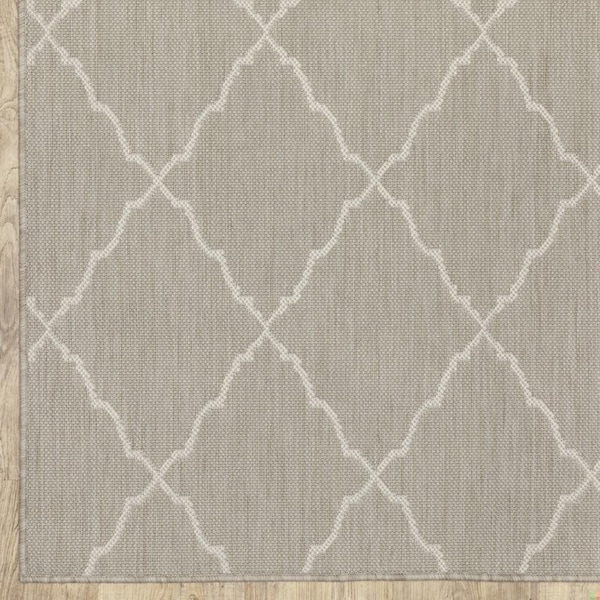 Homeroots 3 x 5 ft. Gray & Ivory Trellis Indoor & Outdoor Area Rug - 389548