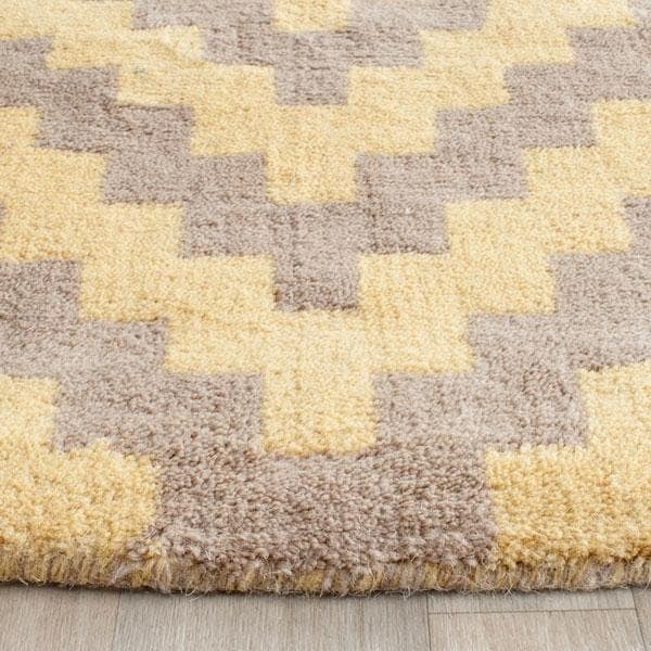 Safavieh Cambridge Hand Tufted Small Rectangle Rug- Taupe - Gold- 4 x 6 ft. - CAM324X-4