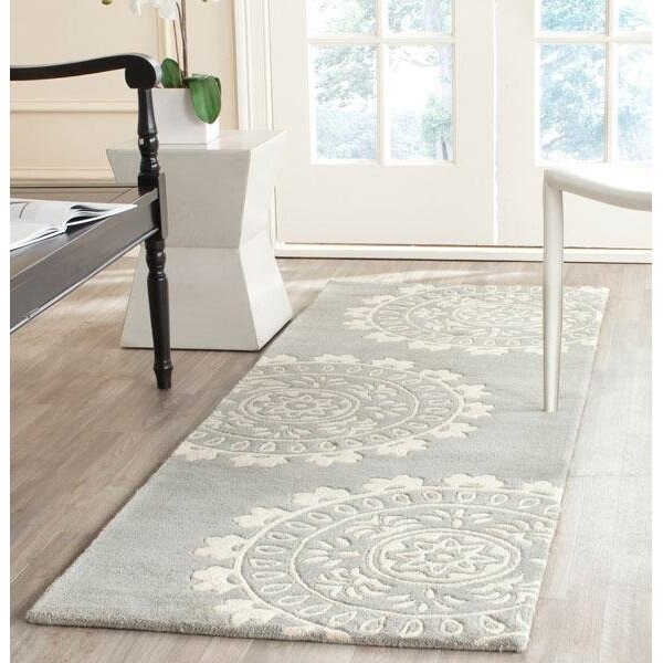 Safavieh Bella Hand Tufted Accent Rug- Grey - Ivory- 2 x 3 ft. - BEL121A-2