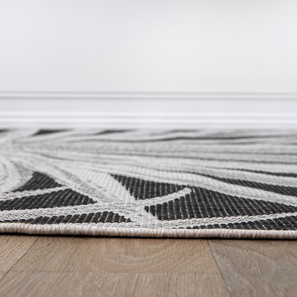 World Rug Gallery Tropical Leaves Nature Inspired Indoor/Outdoor Runner Rug 2' x 7' Black - 4030BLACK2X7