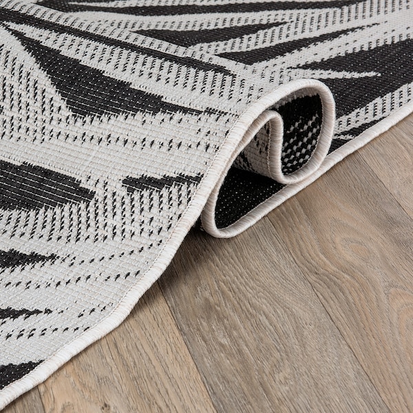 World Rug Gallery Tropical Leaves Nature Inspired Indoor/Outdoor Runner Rug 2' x 7' Black - 4030BLACK2X7
