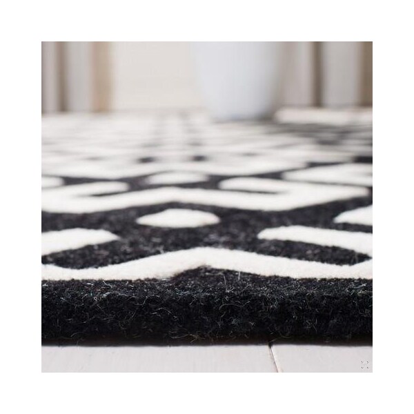 Safavieh Chatham Hand Tufted Small Rectangle Rug- Ivory - Black- 4 x 6 ft. - CHT719A-4
