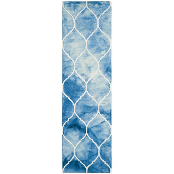 Safavieh 2 ft. 3 in. x 6 ft. Runner Dip Dye Hand Tufted RugBlue & Ivory - DDY685G-26