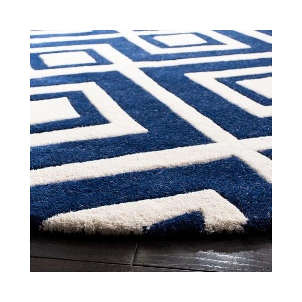 Safavieh 7 x 7 ft. Chatham Hand Tufted Round Area RugDark Blue & Ivory - CHT742C-7R