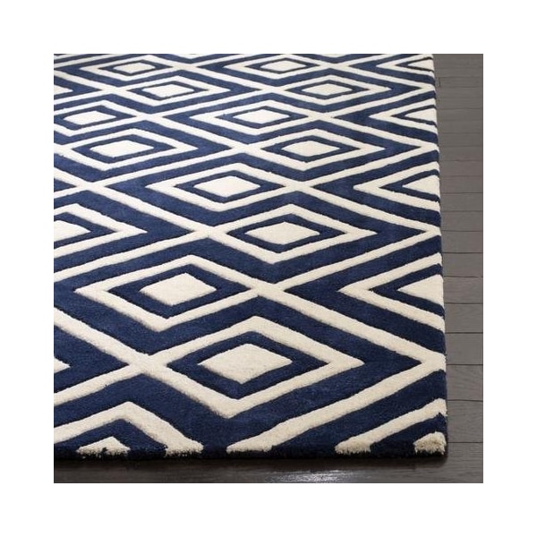 Safavieh 7 x 7 ft. Chatham Hand Tufted Round Area RugDark Blue & Ivory - CHT742C-7R