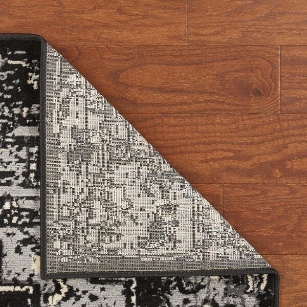 Homeroots 5 x 7 ft. Black Medallion Oriental Area Rug - 395770
