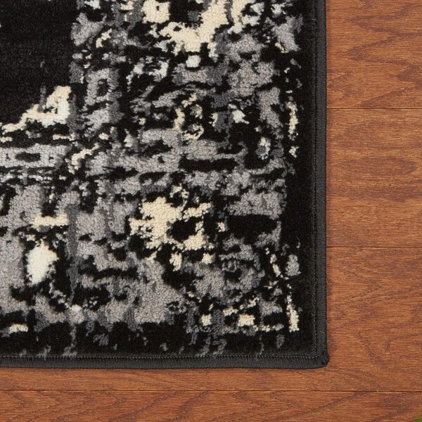 Homeroots 5 x 7 ft. Black Medallion Oriental Area Rug - 395770
