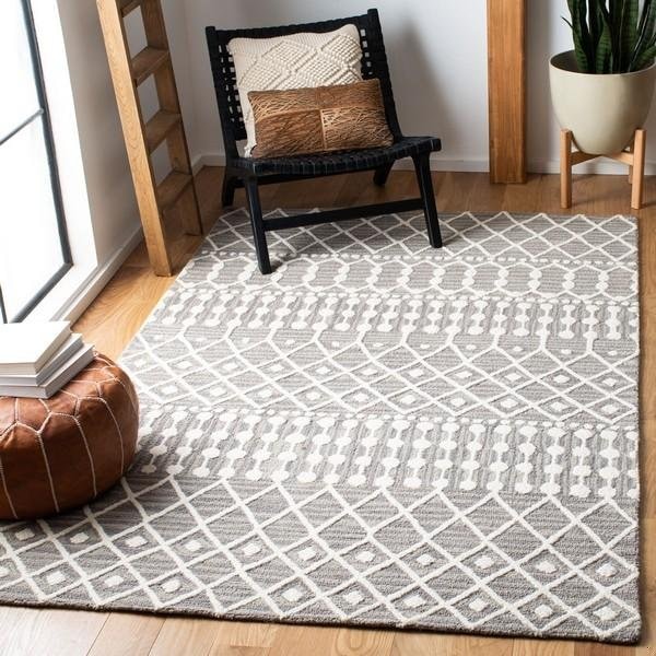 Safavieh Blossom Hand Tufted Rectangle Area RugGrey & Ivory 5 x 8 ft. - BLM115F-5