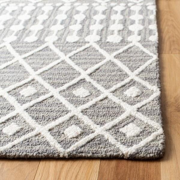 Safavieh Blossom Hand Tufted Rectangle Area RugGrey & Ivory 5 x 8 ft. - BLM115F-5