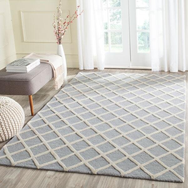 Safavieh Cambridge Hand Tufted Round Rug- Silver - Ivory- 4 x 4 ft. - CAM135D-4R