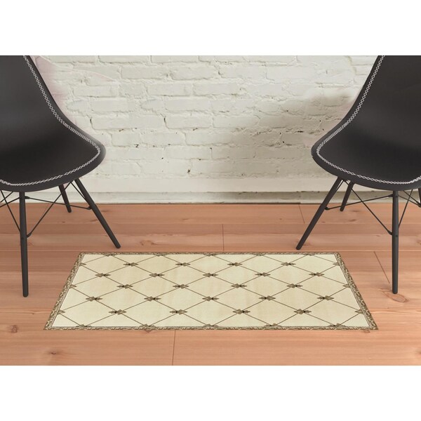 Homeroots 2 ft. 3 in. x 3 ft. 3 in. Polypropylene Ivory Area Rug - 353285