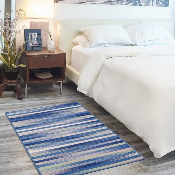 Homeroots 4 x 6 ft. Blue & Ivory Halftone Stripe Area Rug - 385874